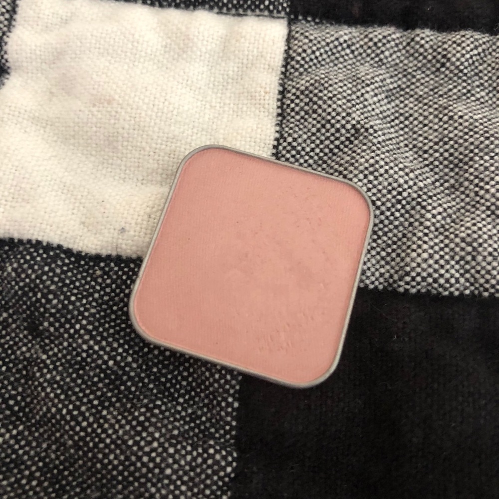 “Mama” Seint Beauty Eyeshadow